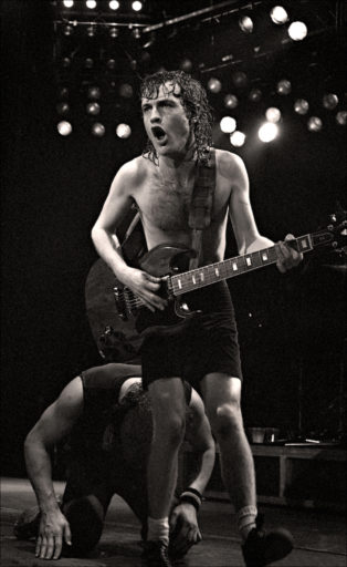 angus-young-gear-gibson-SG-marshall-amps-plexi-drive