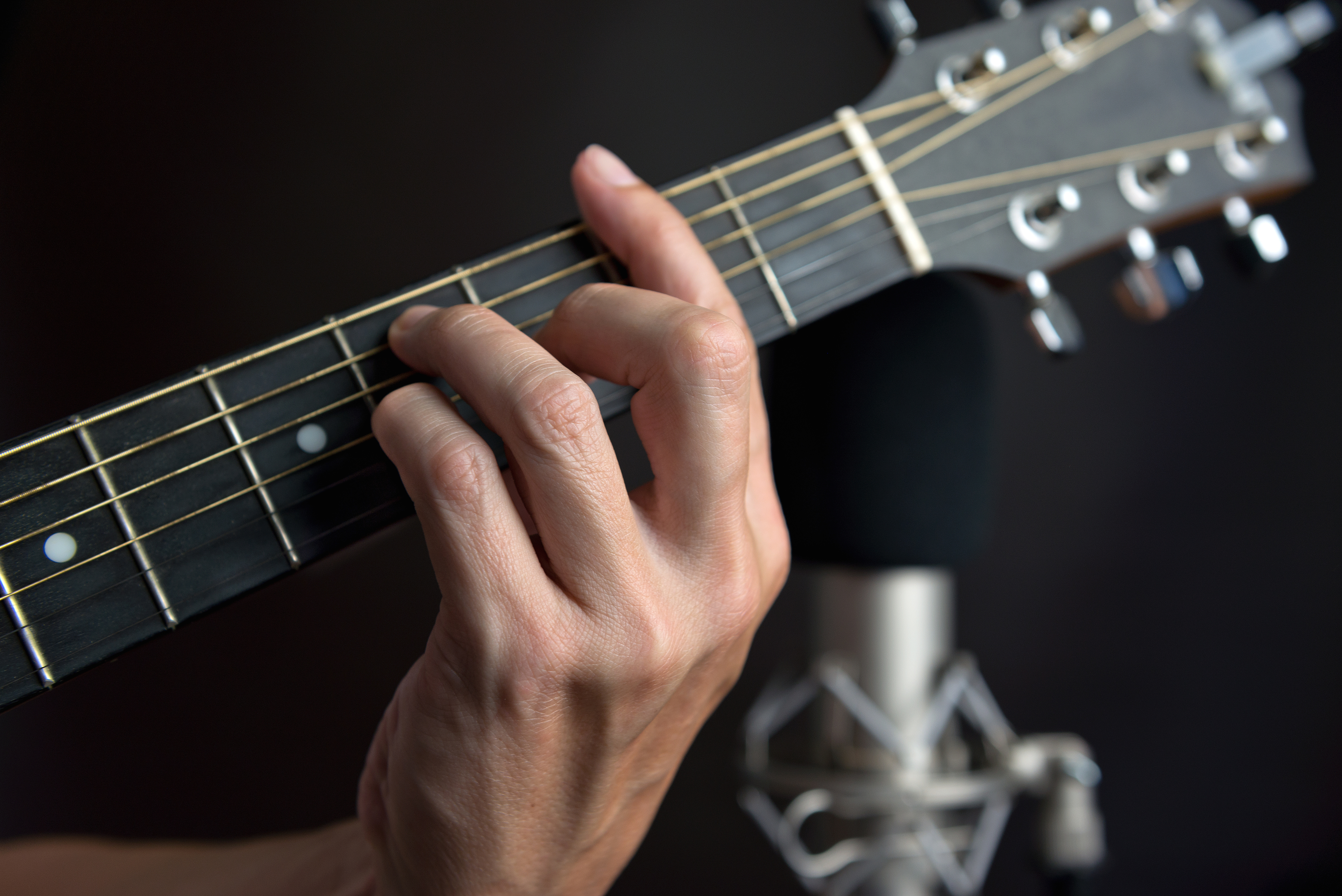 3 Ways to Simplify Barre Chords For Beginner Guitar Players