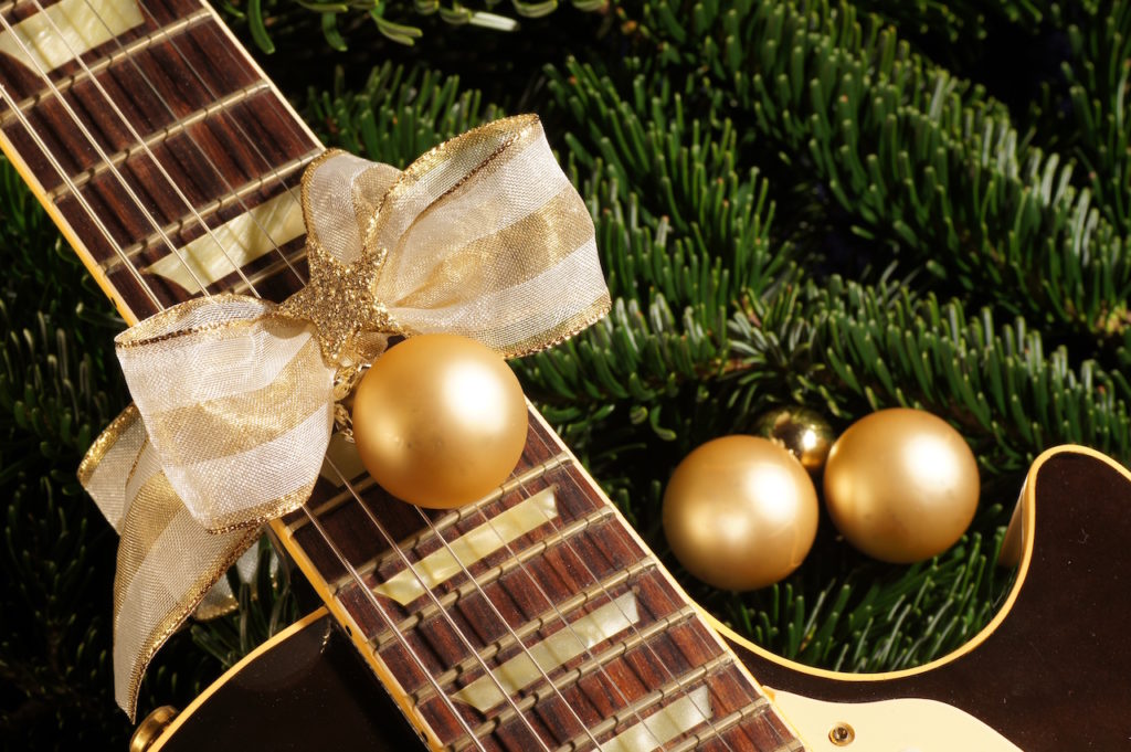 10-best-christmas-gifts-for-guitar-players