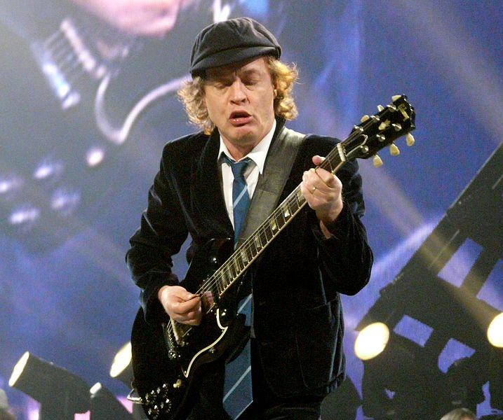angus-young-gear-gibson-SG-marshall-amps-plexi-drive